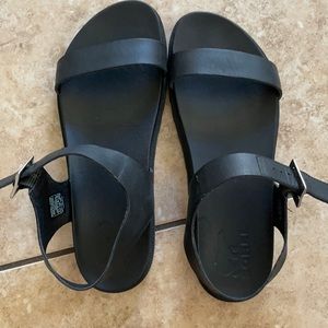 Sorel sandals size 9